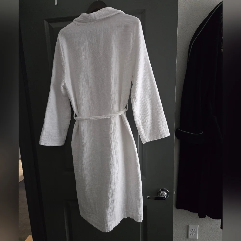 White Textured Robe - Picture 3 of 6